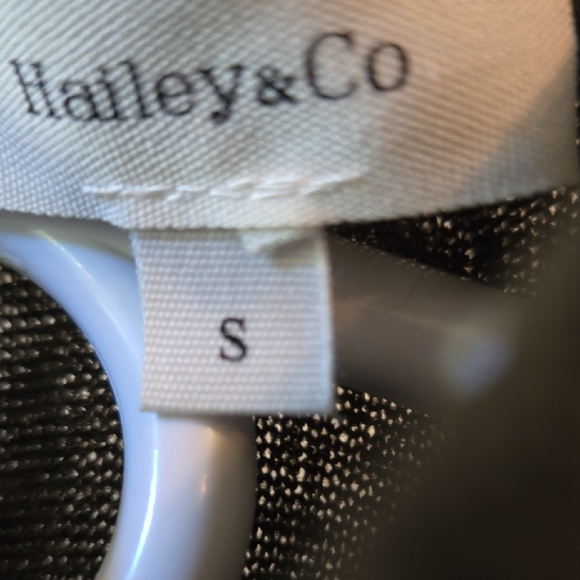 OLIVE Ruffle TOP - Picture 2 of 7